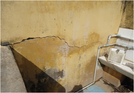 Vách[-]ngăn[-]hai[-]nhà[-]vệ[-]sinh[-]nam[-]nữ[-]tại[-]Trường[-]tiểu[-]học[-]Tân[-]Phú[-](huyện[-]Tân[-]Phú[-]Đông)[-]chỉ[-]chờ...[-]sập